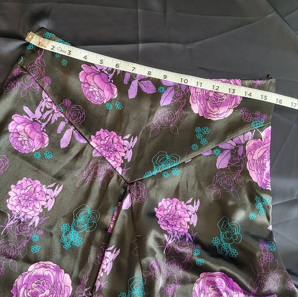 Lady's beautiful handmade silk skirt. - Picture 5 of 7
